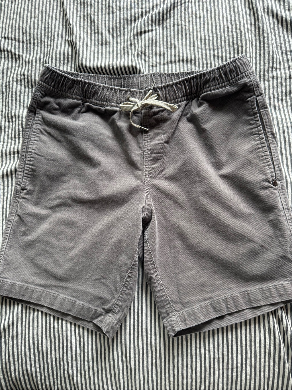 Vuori Corduroy Short 8”